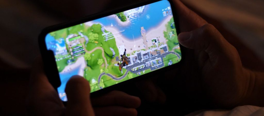 Σε «πόλεμο» Apple και Fortnite – Κλιμακώνεται η μεταξύ τους διαμάχη
