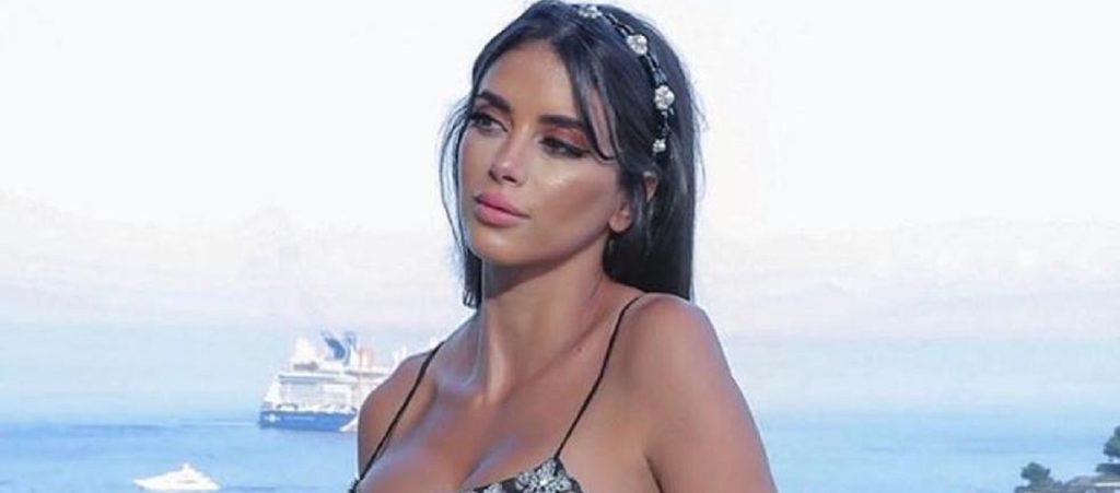 Η σύζυγος του Σ.Φάμπρεγκας τα «χώνει» στη Μισέλ Ομπάμα μέσω Instagram (φώτο)