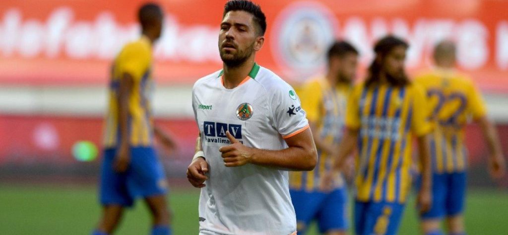 Ολοταχώς προς συμφωνία με την Φενέρμπαχτσε ο Τάσος Μπακασέτας