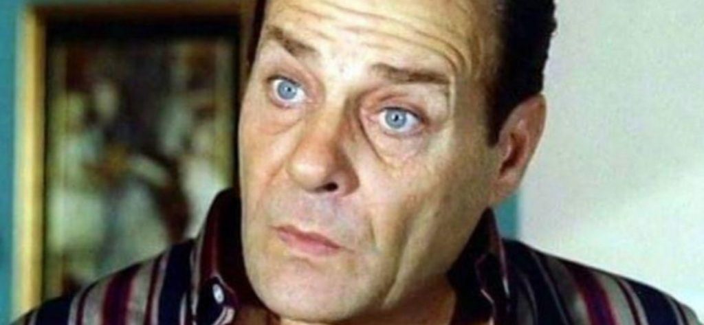 Από την κορυφή στην αυτοτιμωρία: Η τραγική τελευταία σκηνή της ζωής του Λάμπρου Κωνσταντάρα που τον τσάκισε