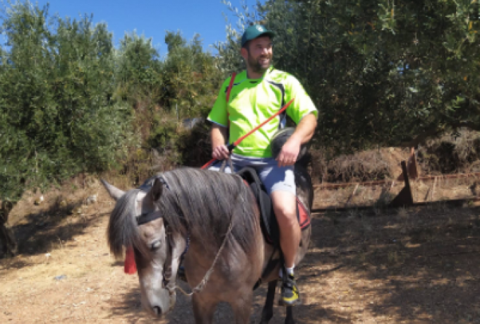 Επικό: Παρουσίαση παίκτη πάνω σε άλογο! (βίντεο)