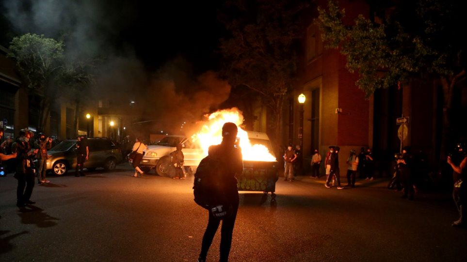 Εκτός ελέγχου η κατάσταση στο Πόρτλαντ – Κηρύχθηκε σε «κατάσταση ταραχών» (βίντεο)