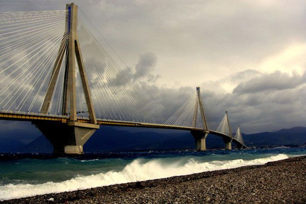 Ρίο – Αντίρριο: Κολυμβητές παρασύρθηκαν από τα ρεύματα