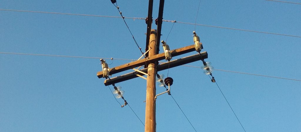 Τροχαίο στα Τρίκαλα: Άνδρας «καρφώθηκε» σε κολόνα της ΔΕΗ – Τον «χτύπησαν» χιλιάδες volt (βίντεο)