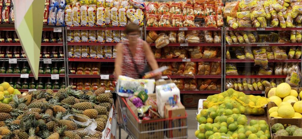 Βραζιλία: Άνδρας πέθανε σε σούπερ μάρκετ – Τον κάλυψαν με ομπρέλες σαν να μην συμβαίνει τίποτα (βίντεο)