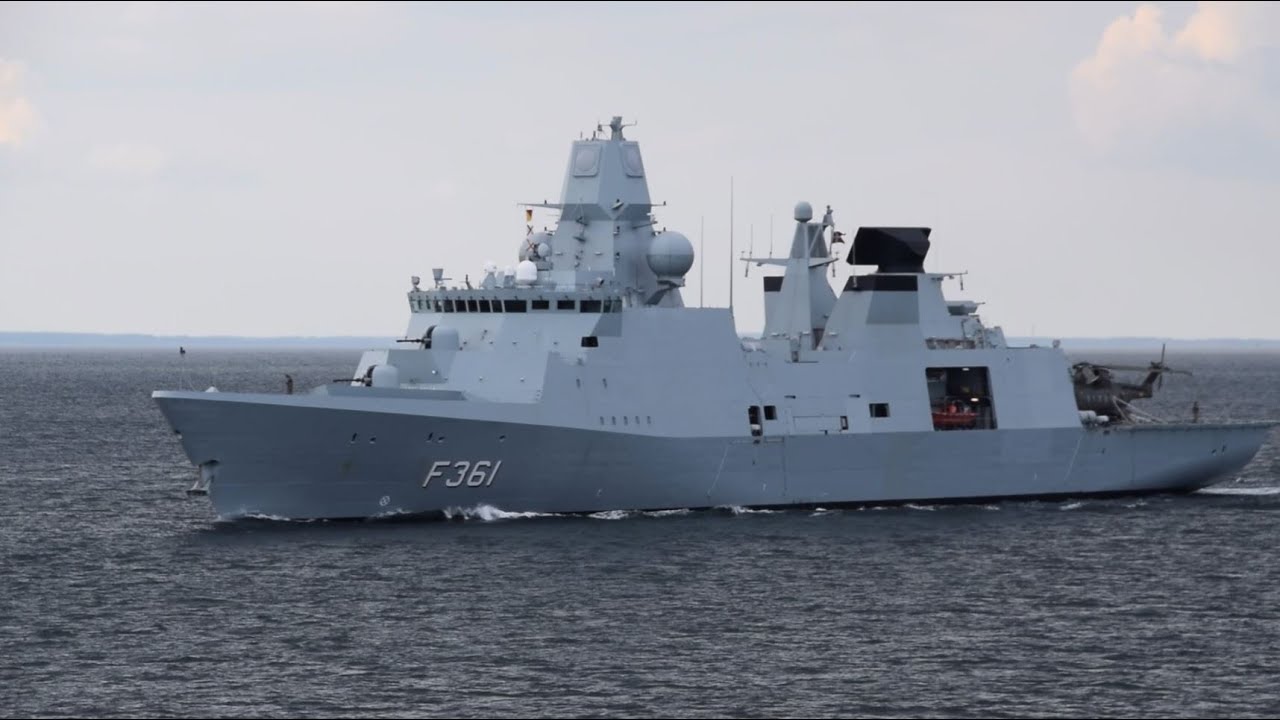 Μοναδικό θέαμα: Η φρεγάτα αεράμυνας του ναυτικού της Δανίας σε παραλία στα Χανιά (φωτό)