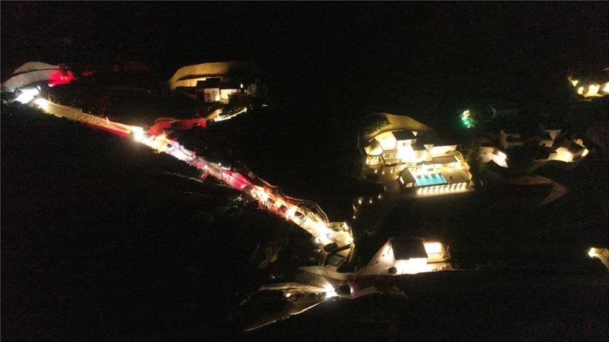 Συνεχίζονται οι συλλήψεις για τα πάρτι – Χειροπέδες σε διαχειριστή βίλας στη Μύκονο (φώτο)