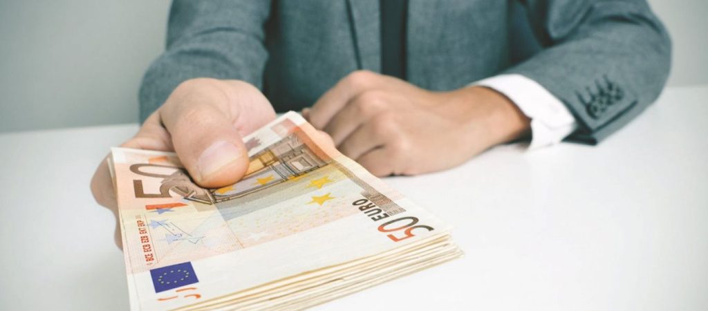 Έρχονται νέα μέτρα στήριξης: Tι θα γίνει με ενοίκια, μισθούς και επιδόματα