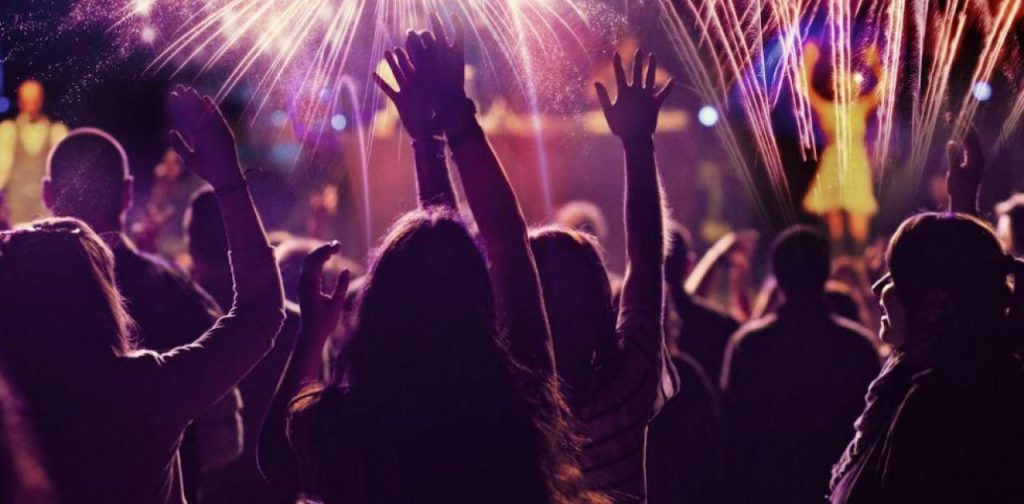 Πάρτι σε βίλα στη Φτελιά: Στον εισαγγελέα αύριο ο διαχειριστής – «Καμπάνα» 3.000 ευρώ