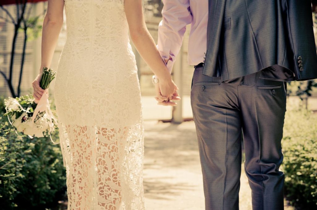 Κορωνοϊός: Πρόστιμο 150 ευρώ και σε όσους συμμετέχουν σε υπεράριθμες κοινωνικές εκδηλώσεις – Διαβάστε την ΚΥΑ