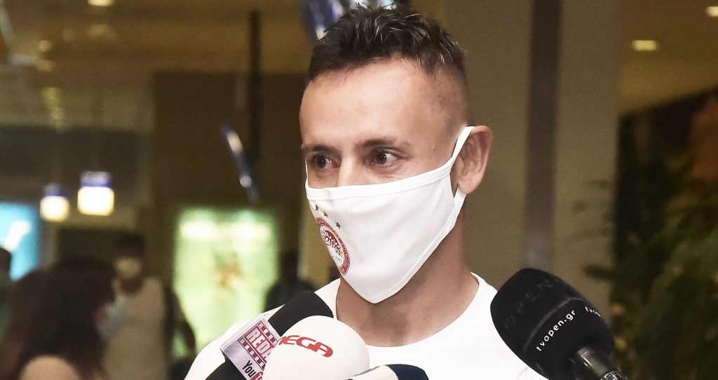 Έφτασε κουρασμένος στην Αθήνα για τον Ολυμπιακό ο Ραφίνια