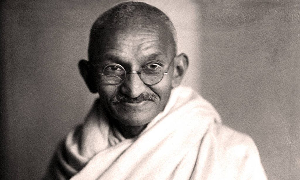 Ποσό που «ζαλίζει»: Γυαλιά του Γκάντι πωλήθηκαν σε δημοπρασία έναντι 288.000 ευρώ