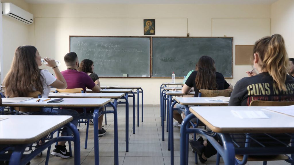 Ψάχνουν την ημέρα που θα ανοίξουν τα σχολεία – Η σχολική λίστα φέτος έχει τετράδια, αντισηπτικά και μάσκες