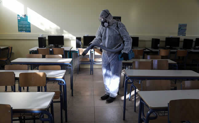 Αθανάσιος Τσακρής: «Εάν ξεπεράσουμε τα 300 κρούσματα ίσως να μην ανοίξουν τα σχολεία »