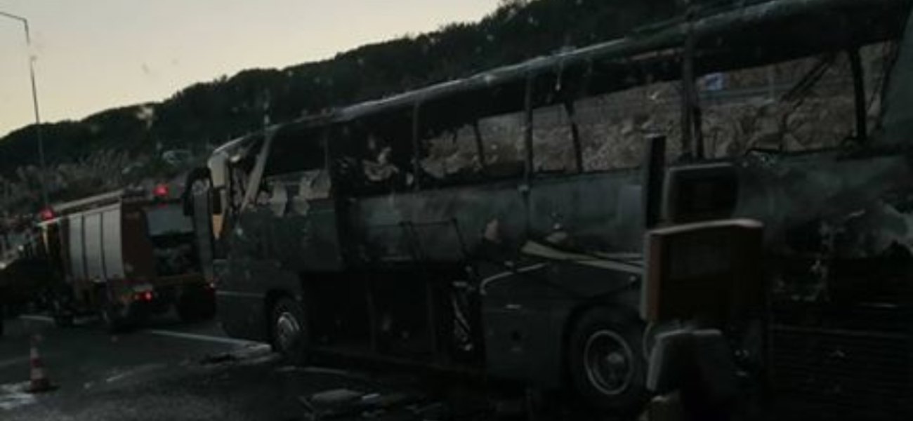 Τυλίχθηκε στις φλόγες ΚΤΕΛ με 39 επιβάτες – Πραγματοποιούσε το δρομολόγιο Αθήνα – Ιωάννινα