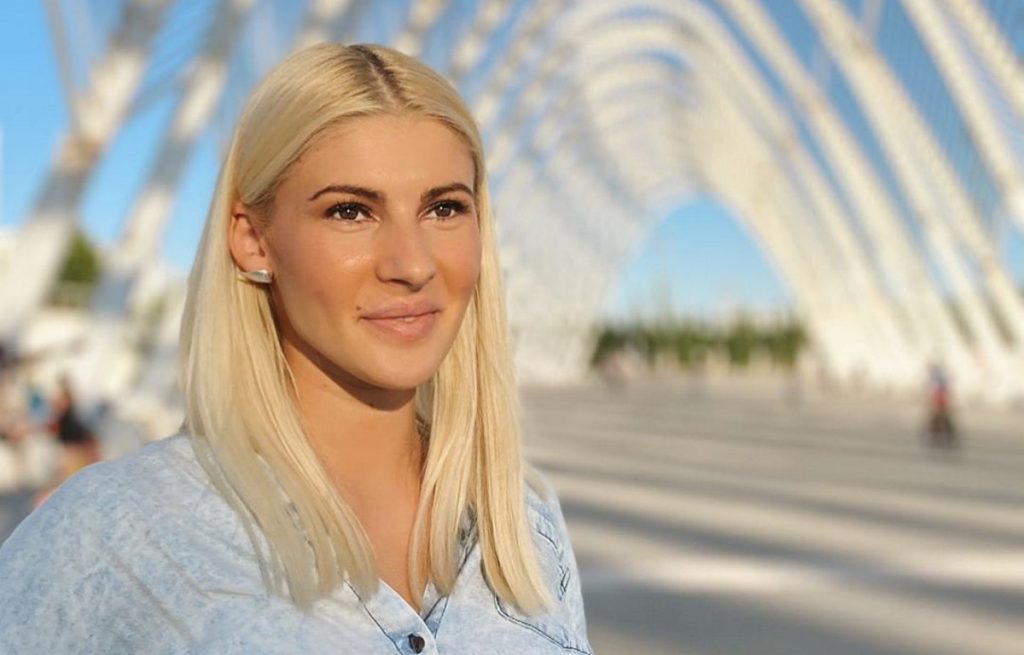 Όλγα Πηλιάκη: Ποζάρει με μπικίνι στη Σαντορίνη και το καλλίγραμμο κορμί της είναι… το κάτι άλλο (φωτο)