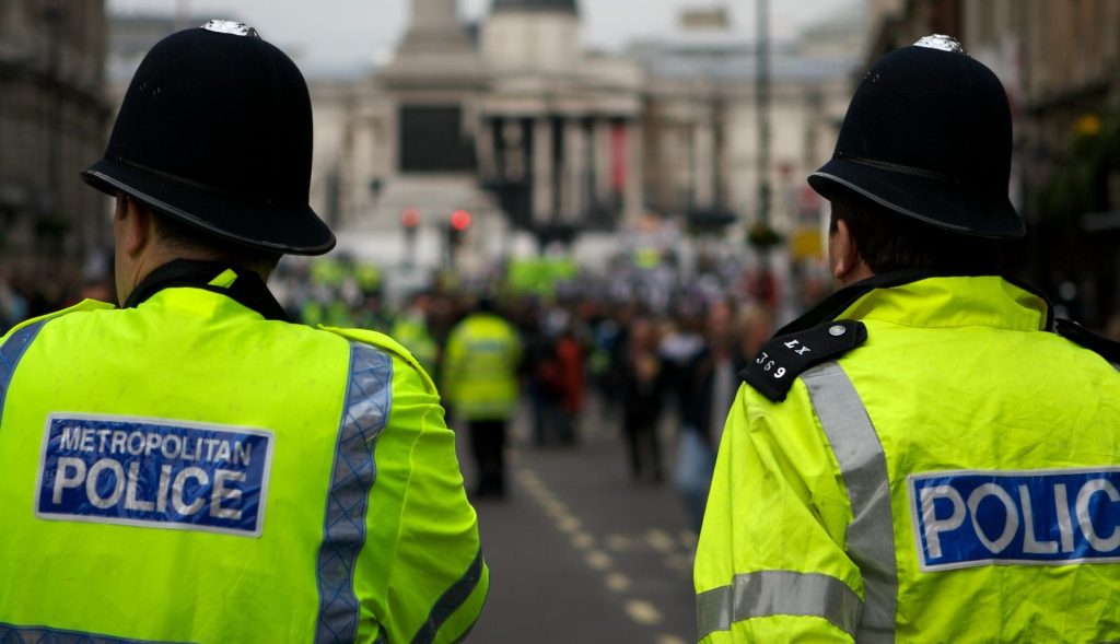 Λονδίνο: Άνδρας επιτέθηκε με μαχαίρι σε αστυνομικό