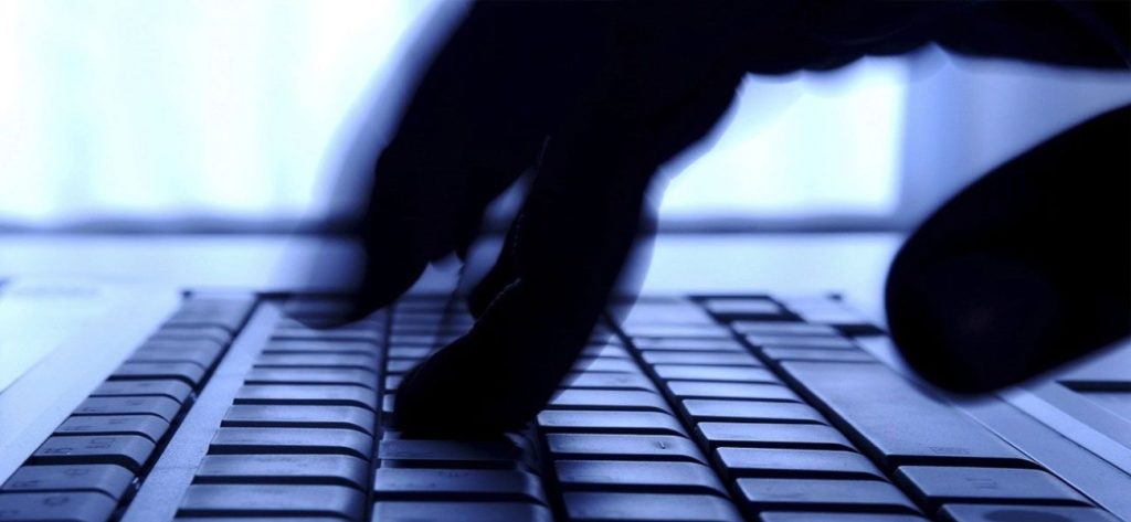 Ρόδος: Αφέθηκε ελεύθερη χωρίς όρους η μητέρα που κατηγορήθηκε για παιδική πορνογραφία