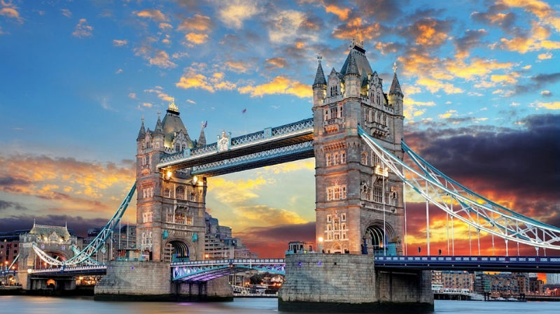 Η Γέφυρα του Πύργου «κόλλησε» ανοιχτή και έκλεισε την κυκλοφορία του Λονδίνου