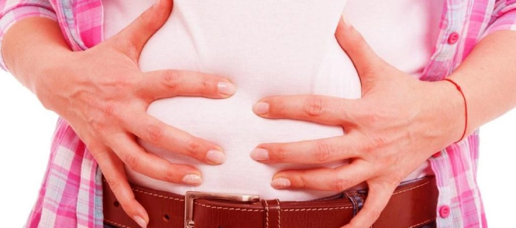 Φουσκώνετε πριν από κάθε ταξίδι; Αυτό το φρούτο θα σας λύσει το πρόβλημα