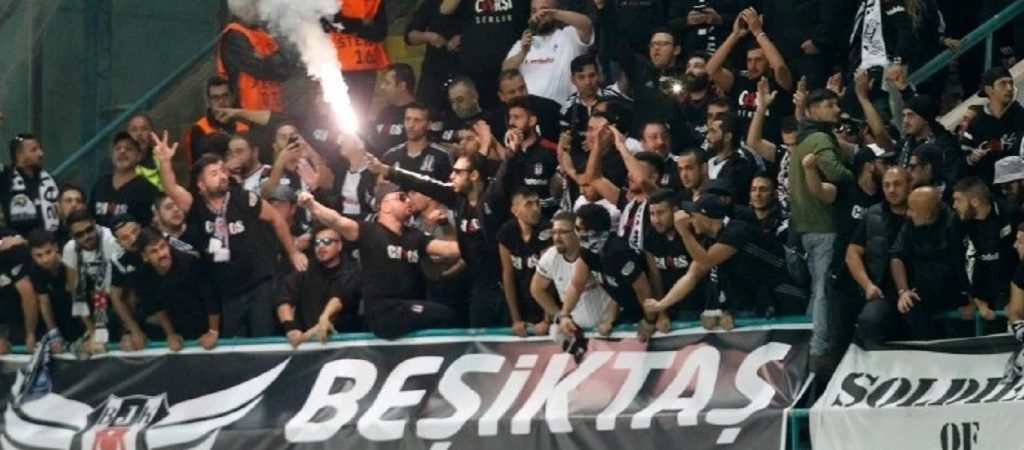 Προκαλούν οι Τούρκοι εν όψει του ΠΑΟΚ – Μπεσίκτας: Απαράδεκτο πανό έξω από το ελληνικό προξενείο (φώτο)