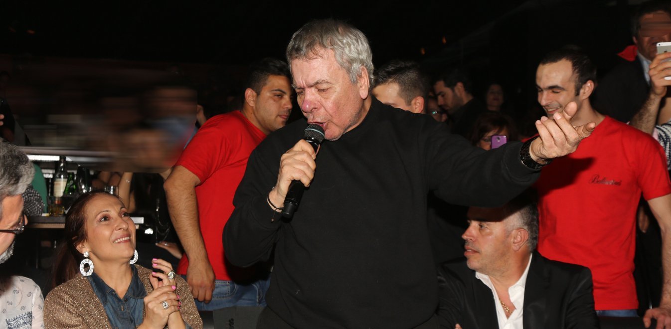 Γιάννης Πουλόπουλος: Το τσιγάρο, η 16ωρη πρόβα και το βράδυ που δεν μπήκε κανείς στο μαγαζί (βίντεο)