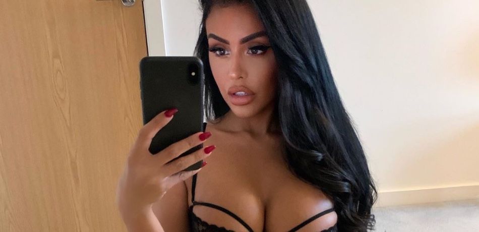 Chloe Saxon: Η «Βρετανίδα Κιμ Καρντάσιαν» τρελαίνει τους οπαδούς της στο Instagram (φωτό)