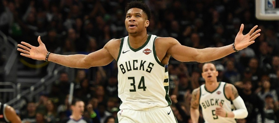 Γιάννης Αντετοκούνμπο: Αυτός είναι ο λόγος που φοράει το νούμερο 34 (φωτό)