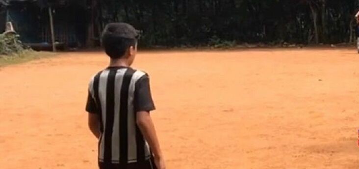 Ινδία: O «μικρός Μπέκαμ» καταφέρνει το διάσημο challenge εκτέλεσης φάουλ του παλαίμαχου ποδοσφαιριστή (βίντεο)