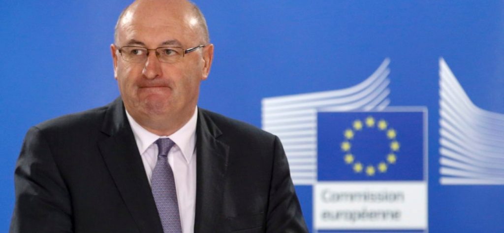 Φ.Χόγκαν: Δήλωσε την παραίτησή του από την θέση του Επίτροπου Εμπορίου της Ευρωπαϊκής Ένωσης