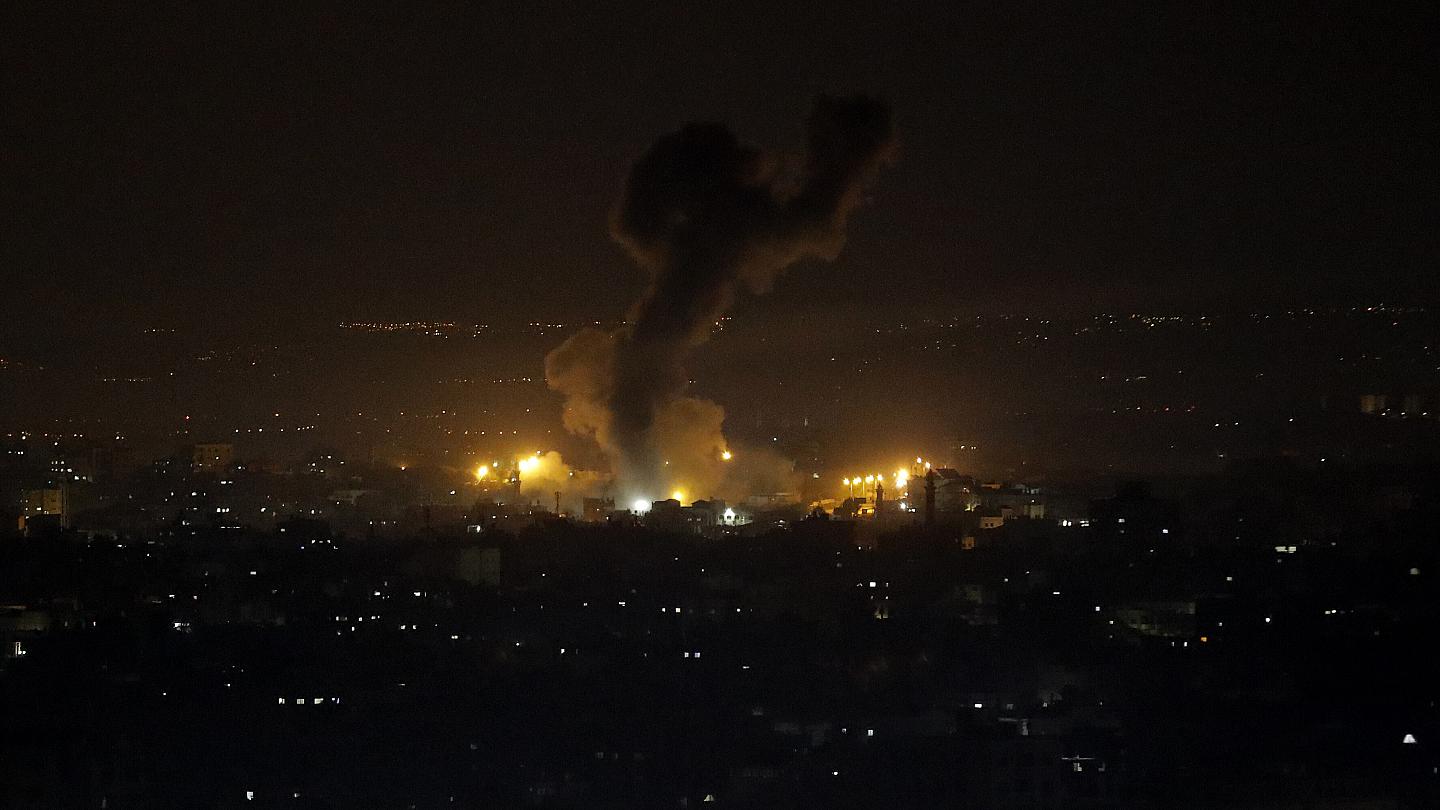 Νύχτα έντασης στο Ισραήλ με αεροπορικούς βομβαρδισμούς εναντίον θέσεων της Χεζμπολάχ και της Χαμάς (βίντεο)