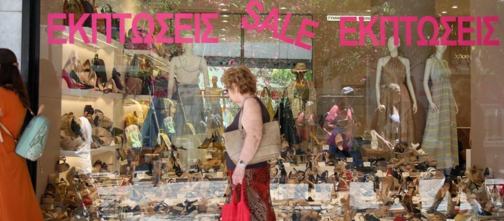 Στα «τάρταρα» η αγορά παρόλο τις δελεαστικές τιμές των θερινών εκπτώσεων