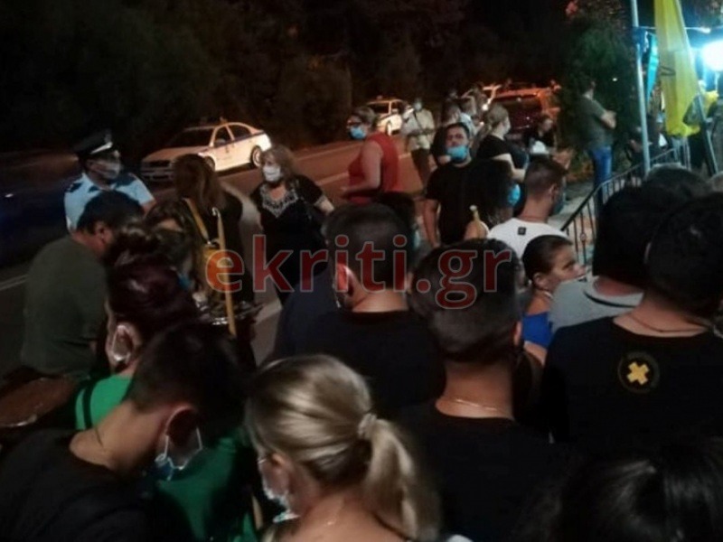 Κρήτη: Έβαλαν πρόστιμο για μάσκα σε νεαρό προσκυνητή – Έκανε έρανο ο κόσμος για να το πληρώσει