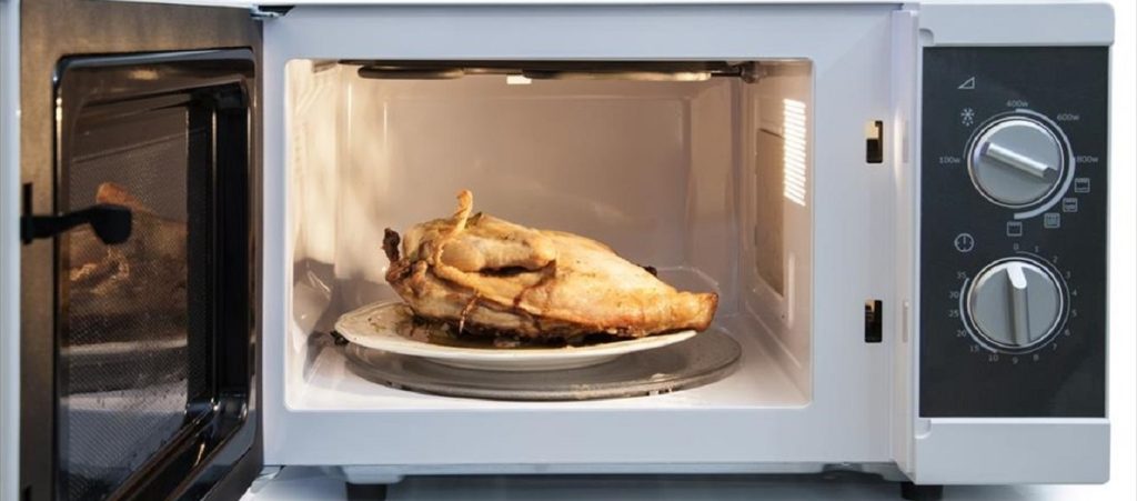 «Ναι» στο ξαναζεσταμένο φαγητό αρκεί να γίνεται σωστά – Δείτε πώς