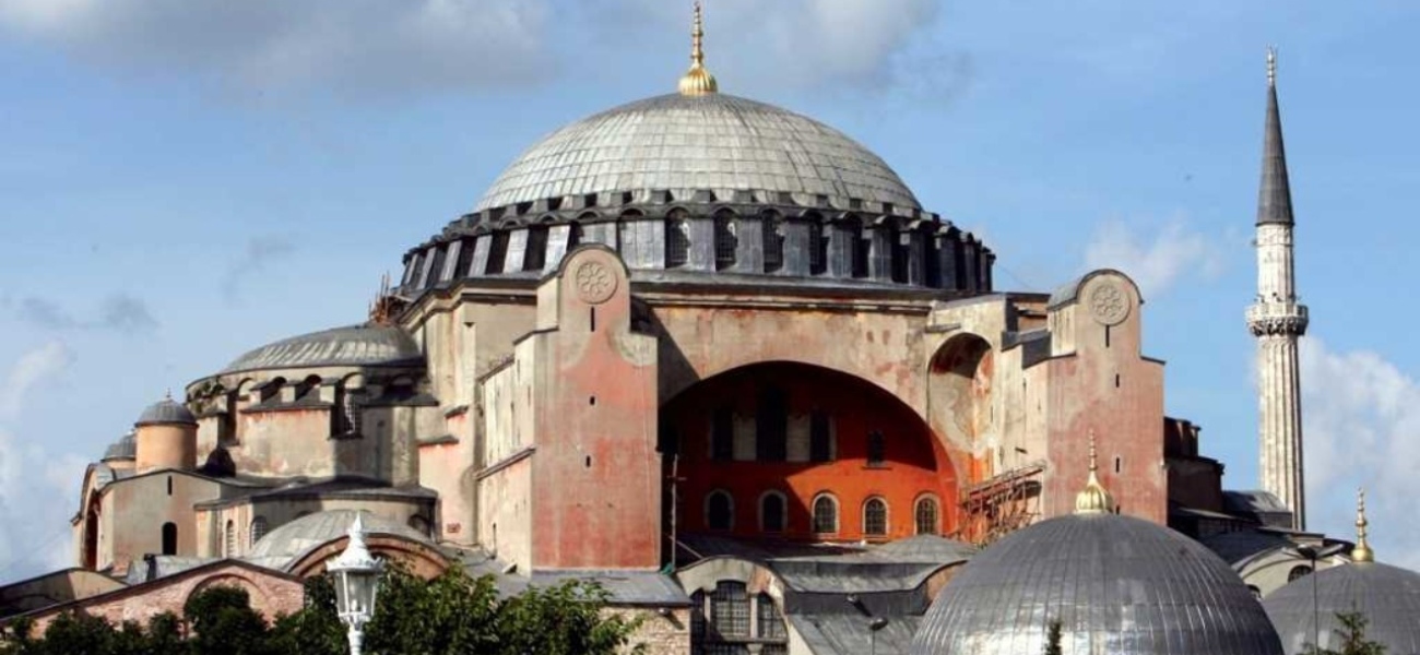 Τουρκία: Νέο dress code στην Αγία Σοφία – Υποχρεωτική η χρήση μαντίλας