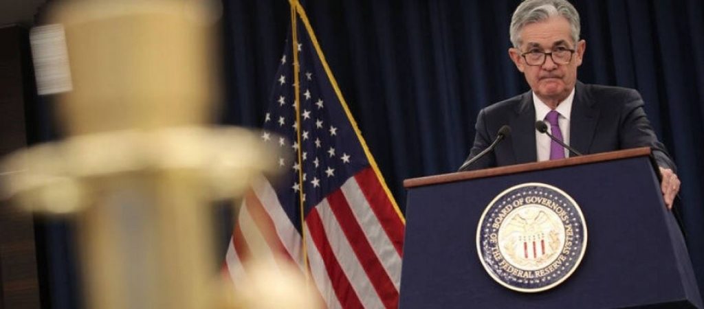 Fed: «Πειράζει» τον πληθωρισμό για να βοηθήσει την οικονομία – Θα αφήσει τα επιτόκια χαμηλά για περισσότερο