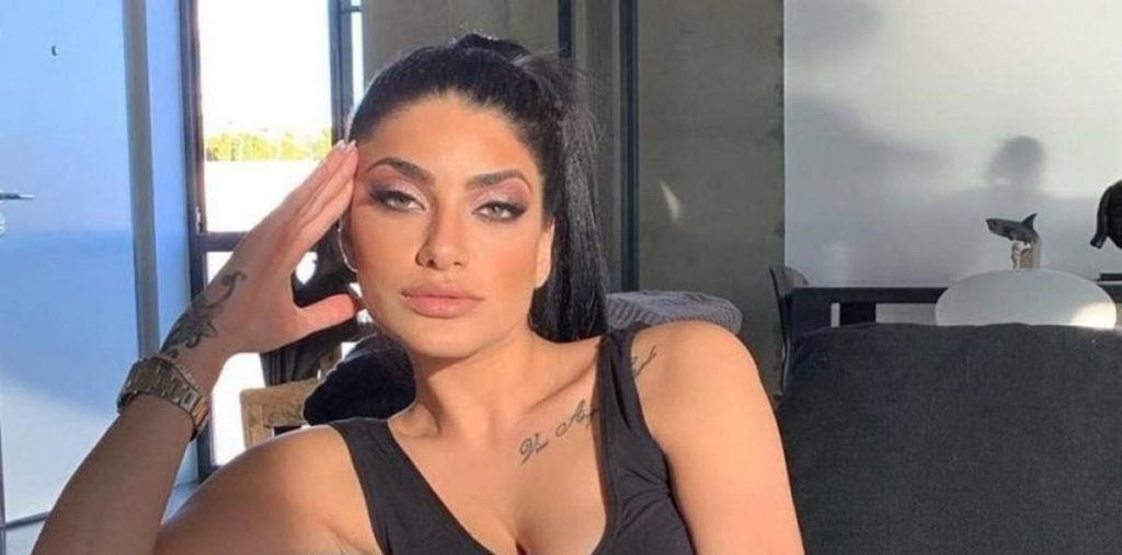 Μαρία Καζαριάν: Ποζάρει με μπικίνι και «κόβει ανάσες» (φωτό)