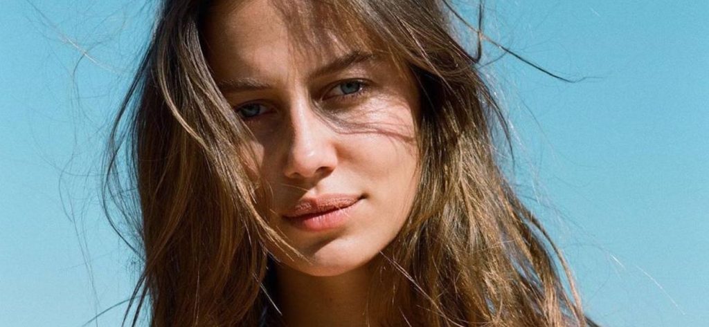 Nicole Poturalski: Το νέο κορίτσι του Brand Pitt σου κόβει την… ανάσα (φώτο)