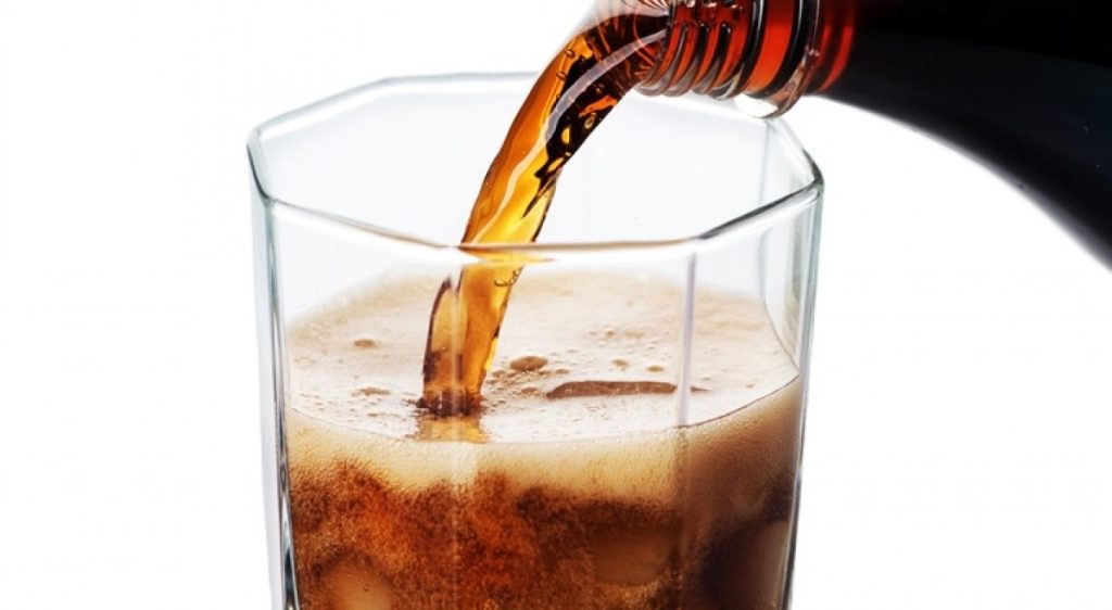 Ανθρακικό: Tι είναι και πως το βάζουν μέσα στα αναψυκτικά