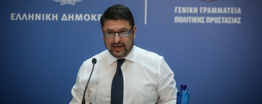 Ν.Χαρδαλιάς για την 24χρονη με κορωνοϊό που ταξίδεψε για Σαντορίνη: «Αυτά τα φαινόμενα είναι δεκάδες» – Η απάντηση της