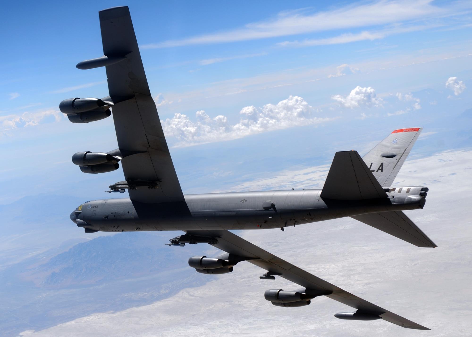 Αμερικανικό στρατηγικό βομβαρδιστικό B-52 πέταξε πάνω από την Αθήνα – Ανεφοδιάστηκε από τουρκικό KC-135R