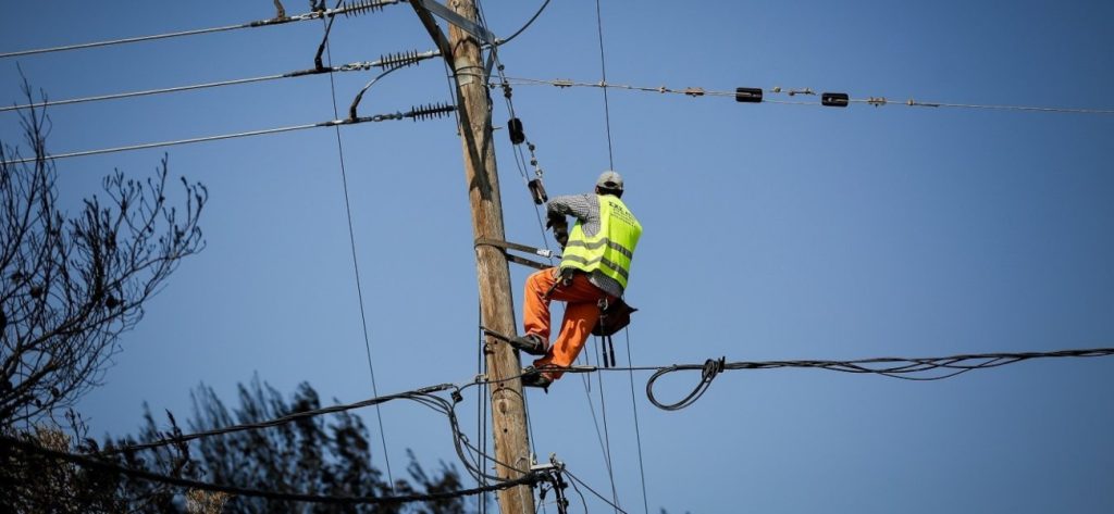 Αίγιο: Απατεώνες εξαπάτησαν ηλικιωμένη γυναίκα και της απέσπασαν 7.000 ευρώ ως τεχνικοί της ΔΕΗ