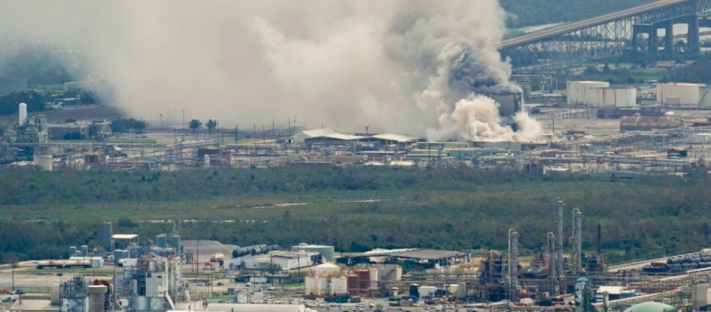 ΗΠΑ: Έφτασαν τα 12 δισ. δολάρια οι ζημιές από τον τυφώνα Λόρα