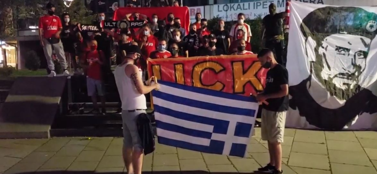 «Πόνεσε» ο αποκλεισμός από το ΑΠΟΕΛ – Αλβανοί του Κοσόβου καίνε την ελληνική σημαία (φώτο)