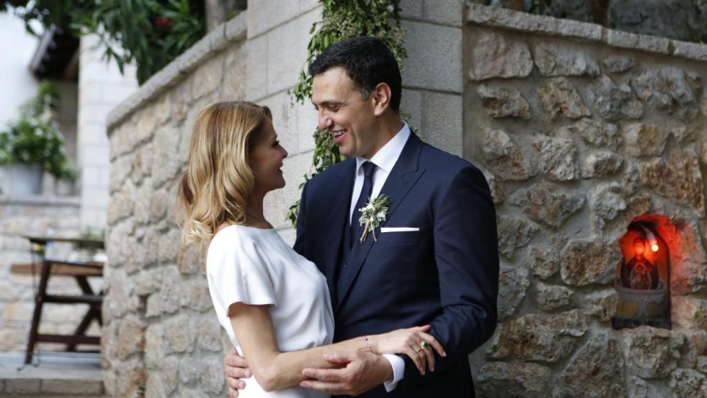 Πατέρας θα γίνει ο Βασίλης Κικίλιας – Έγκυος η Τζένη Μπαλατσινού (φωτο)