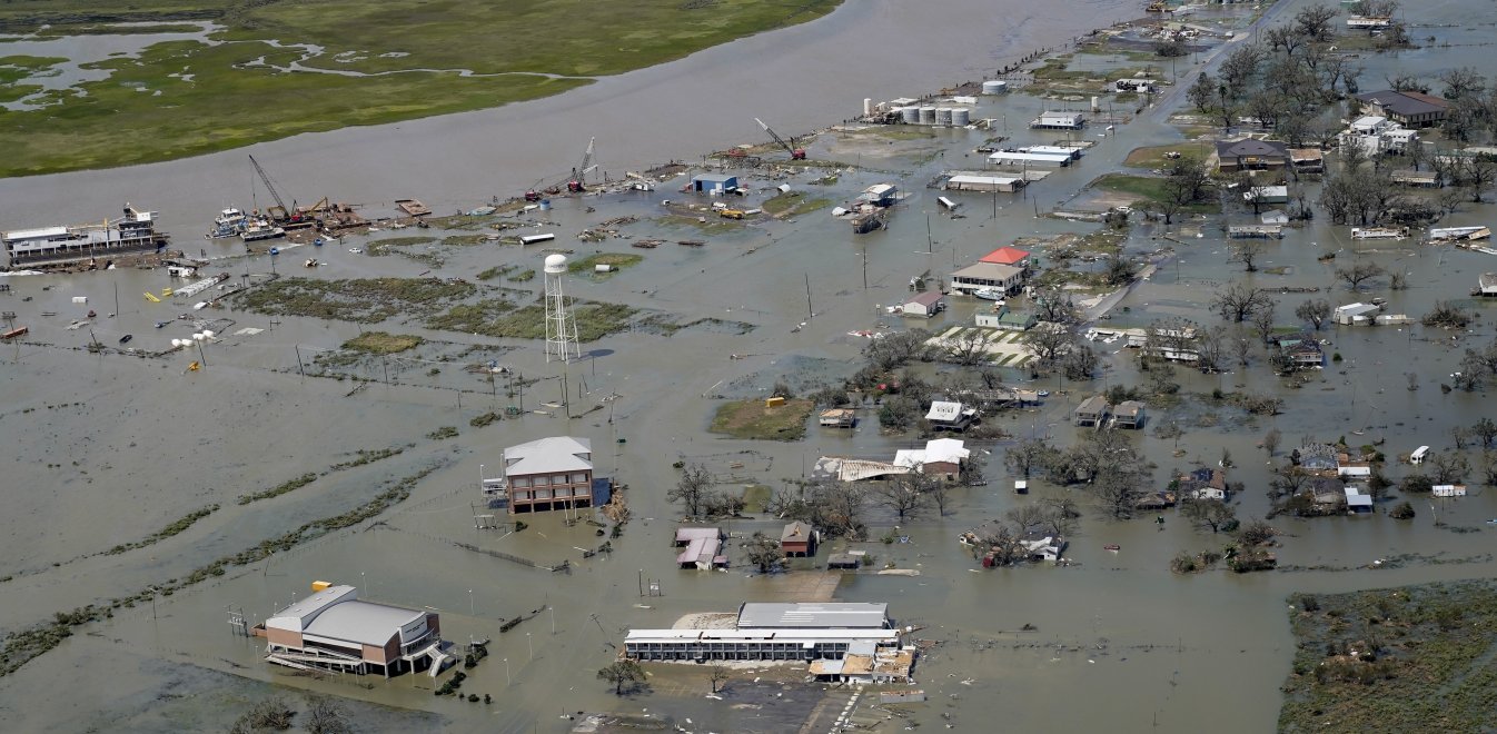 ΗΠΑ: Ο κυκλώνας Λόρα σάρωσε τη Λουιζιάνα και το Τέξας – Τουλάχιστον 14 νεκροί (βίντεο)