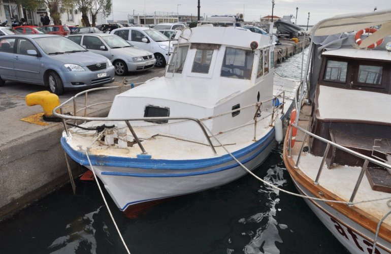 Με υψωμένη την ελληνική σημαία στα αλιευτικά τους 26 Τούρκοι εκπαιδευτικοί ζήτησαν πολιτικό άσυλο στην Χίο