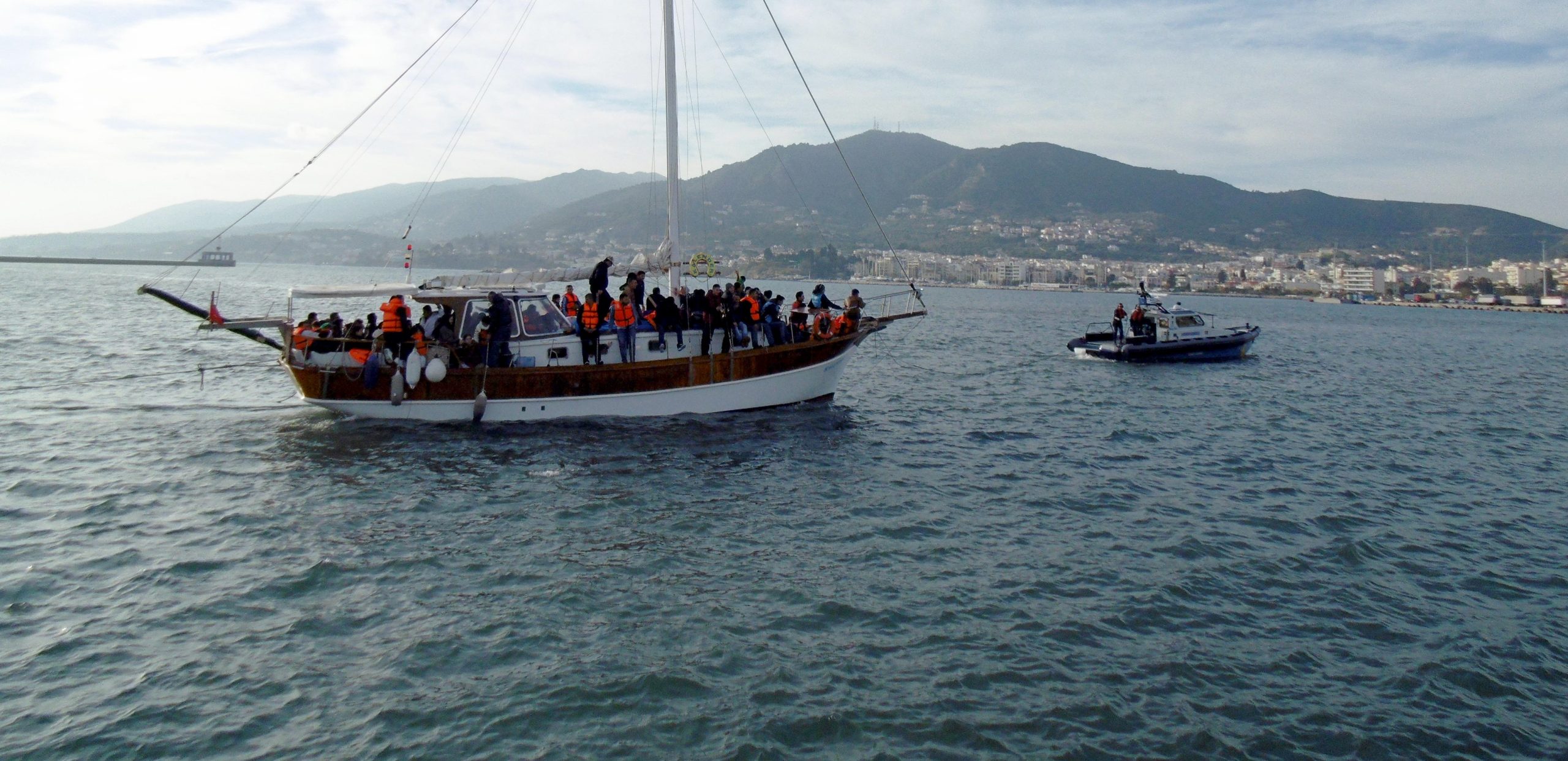 Ιστιοπλοϊκό με 80 αλλοδαπούς ανενόχλητο διέπλευσε Αιγαίο & Μυρτώο Πέλαγος και πέρασε στο Ιόνιο! (βίντεο)