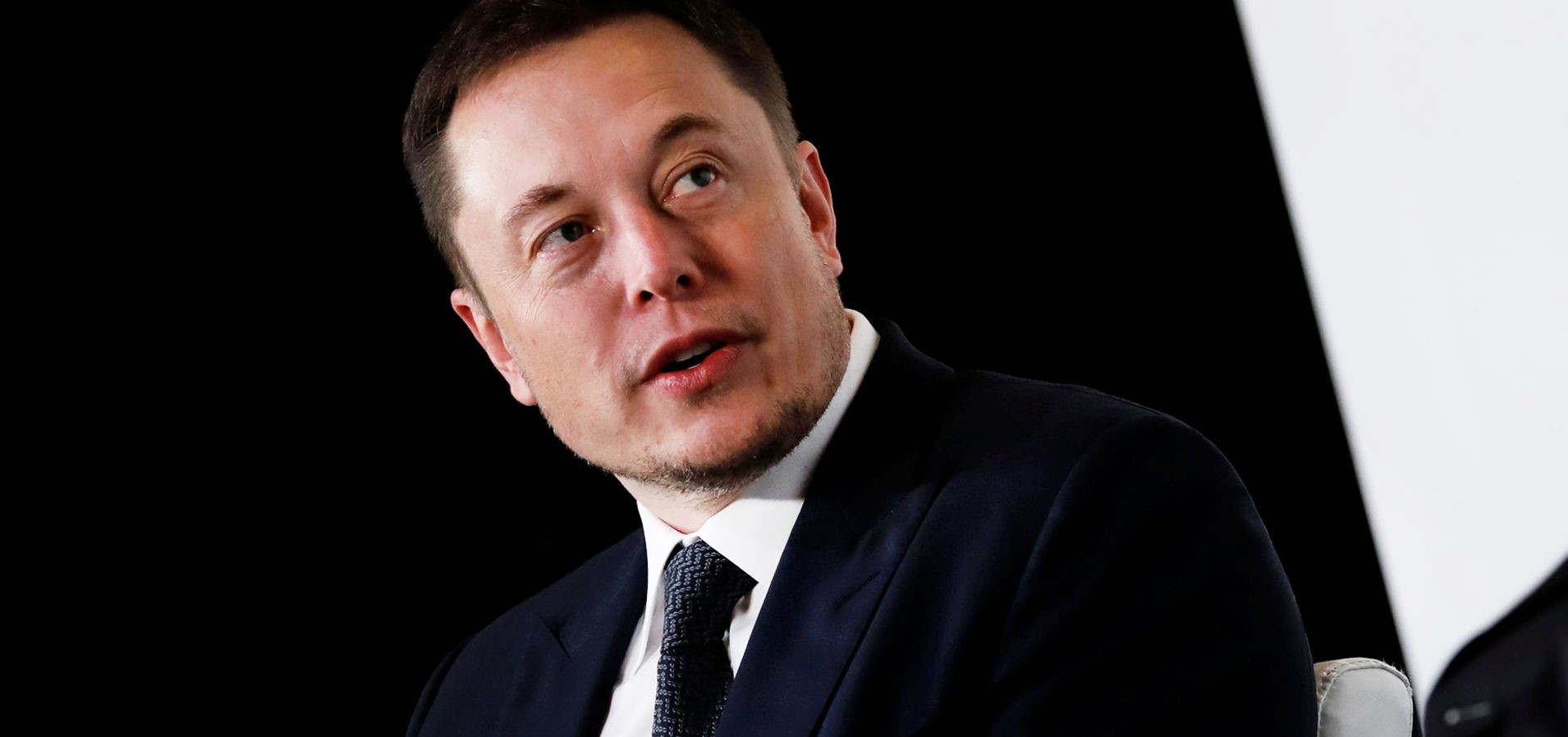 Έλον Μασκ: Παρουσίασε το τσιπάκι Neuralink που θα εμφυτεύεται στον εγκέφαλο και θα τον συνδέει με τον υπολογιστή!