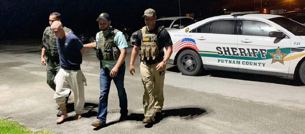 ΗΠΑ: Τον έβαλαν σπίτι τους κι εκείνος σκότωσε τα δύο ανήλικα παιδιά τους